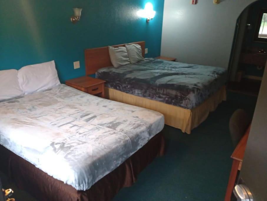 2 Double Bed 109 & Hot Tub Apartment *