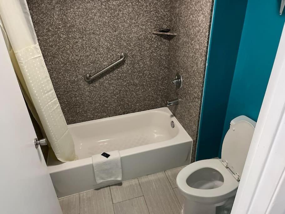 2 Double Bed 109 & Hot Tub Livingston