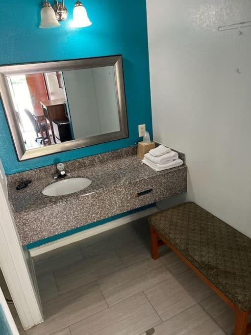 2 Double Bed 109 & Hot Tub Livingston