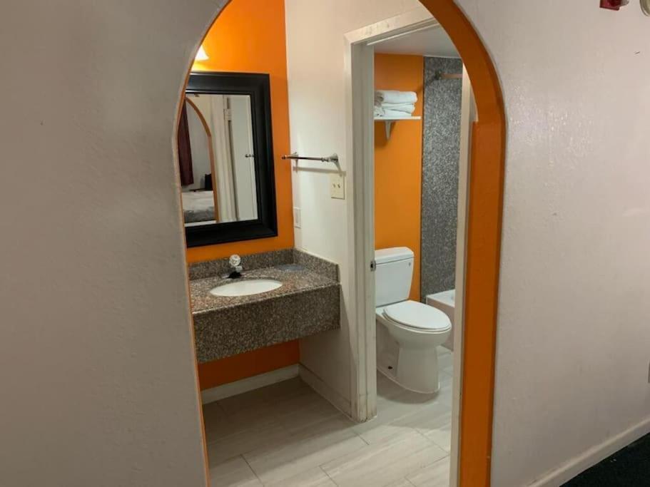 2 Double Bed 109 & Hot Tub Apartment *