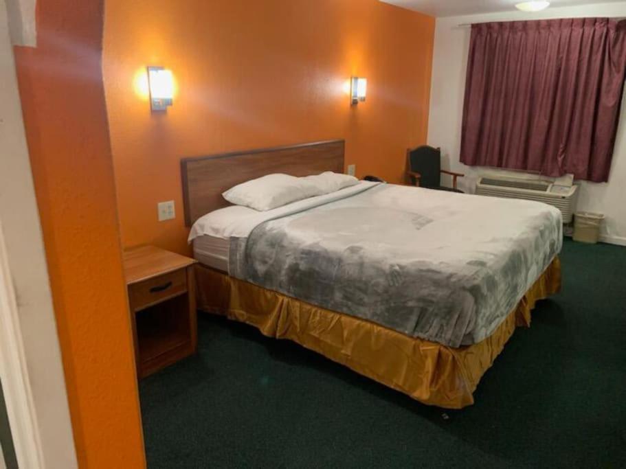 Apartment 2 Double Bed 109 & Hot Tub Livingston
