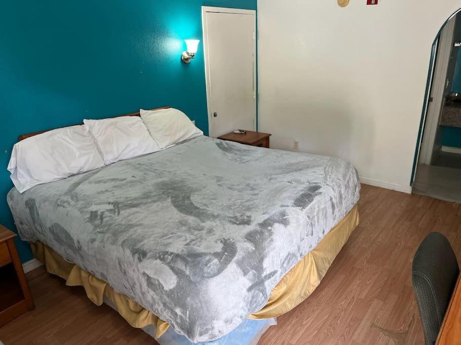 2 Double Bed 109 & Hot Tub Apartment *